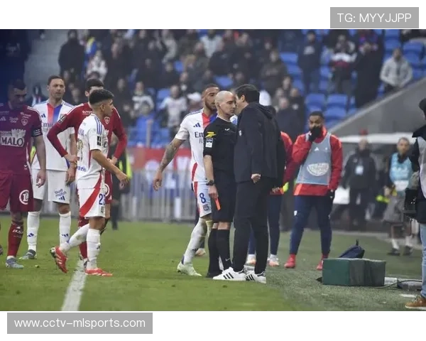 里昂本赛季已拿5张红牌，纪律问题成球队隐患